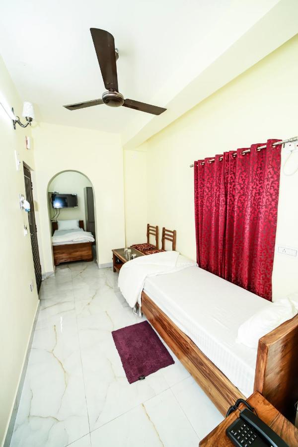 Rishika Guest House And Banquet Kolkata Exterior photo